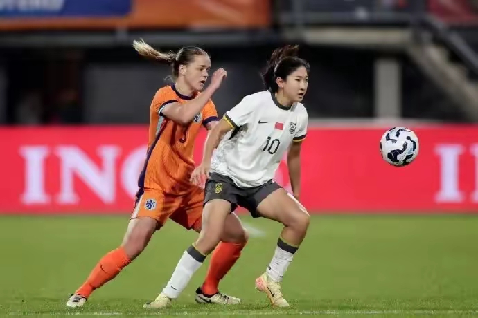 荷兰队在国际赛事中遭遇挑战，势不可挡